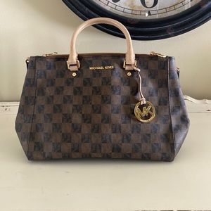 Michael khors pocketbook